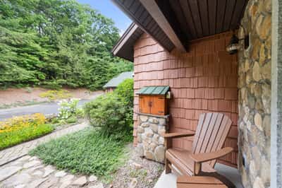33 Indian Point Road, Hebron, NH