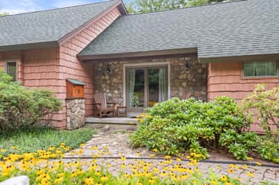 33 Indian Point Road, Hebron, NH