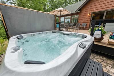33 Indian Point Road, Hebron, NH