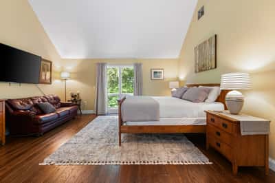 33 Indian Point Road, Hebron, NH