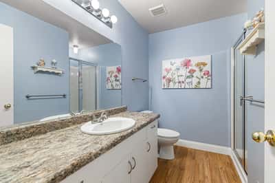 Private bath (primary br)