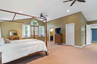 124 Watuppa Ave, Somerset, MA