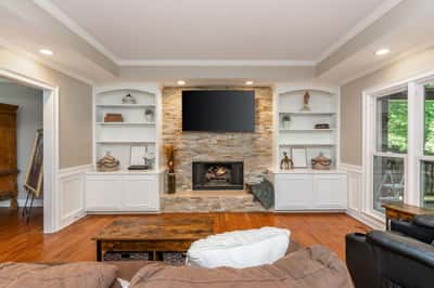 2865 Stoneglen Close, Roswell, GA