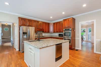 2865 Stoneglen Close, Roswell, GA