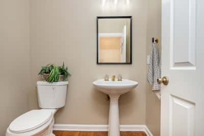 2865 Stoneglen Close, Roswell, GA