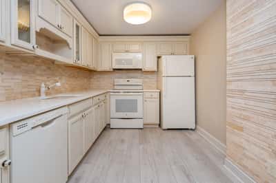 2865 Stoneglen Close, Roswell, GA