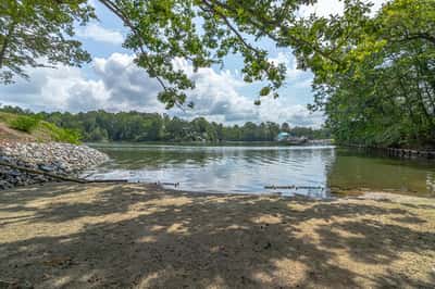212A Gordon Drive, Weems, VA
