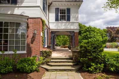 12 Willow Avenue, North Hampton, NH