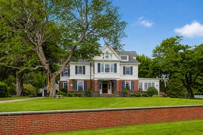 12 Willow Avenue, North Hampton, NH