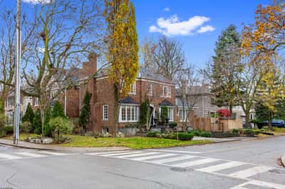 57 Ridge Hill Dr, Toronto, ON