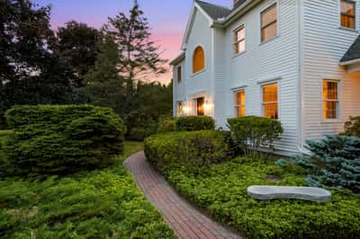 4 Berry Hill Road, Stratham, NH