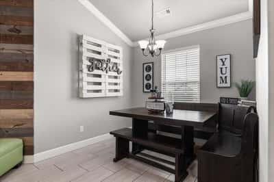 Bright eat in area featuring ample seating and perfect for gatherings.