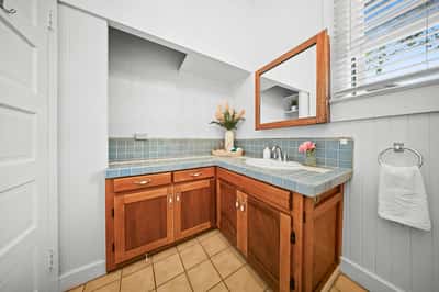 1775 Lusitania St, Honolulu, HI
