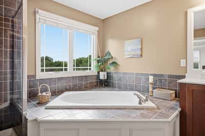 1900 Oakhurst Dr, Allison Park, PA