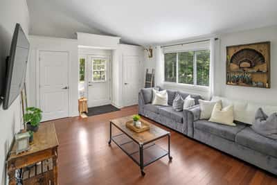 5402 Young St, Harwood, ON