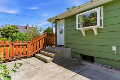 6825 Linden Avenue North, Seattle, WA