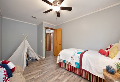 370 Bon Vue Dr, Applegate, CA