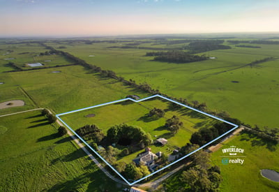 Expansive rural property offering vast open spaces and captivating views, perfect for farming or development opportunities.
