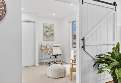 Bright and inviting workspace featuring modern furnishings and natural light, perfect for productivity and relaxation.