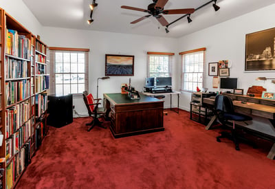 This amazing Office
is a comfortable 1st floor workspace with several windows, a ceiling fan, track lighting, and a closet. Possible use as guest room.