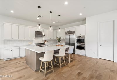 Oversized island with seating, offering the perfect space for casual meals and gatherings. This Scottsdale kitchen balances style, storage, and usability.