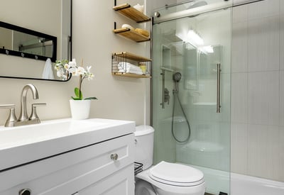 Upper Level Hall Full Bathroom