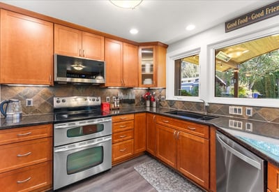 6990 SW Heath Pl, Beaverton, OR