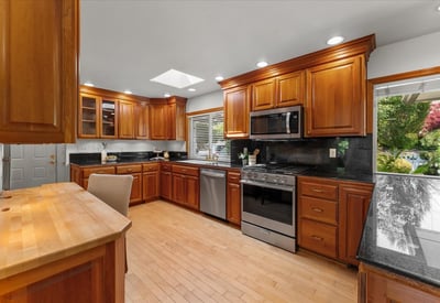 9150 SW Salmon St, Portland, OR