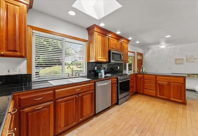 9150 SW Salmon St, Portland, OR