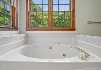 Primary Bathroom with Soaking Tub!
