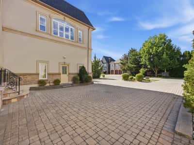 5 Montano Court, Richmond Hill, ON