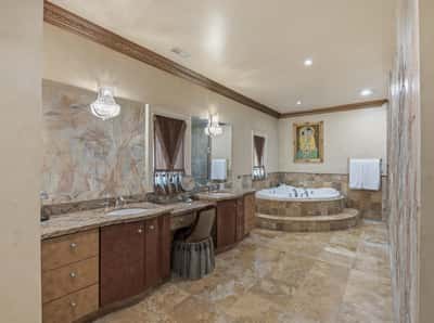 5 Montano Court, Richmond Hill, ON