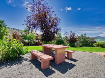 385 Vasquez Ct, Lyons, CO