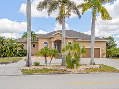 150 Cousley Dr SE, Port Charlotte, FL