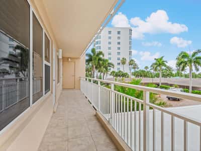 603 Longboat Club Rd Unit 202N, Longboat Key, FL
