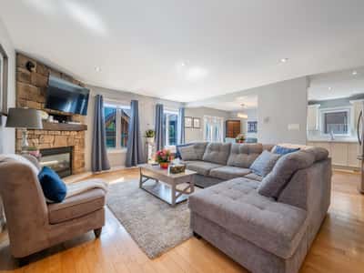 25 Meadowview Dr, Bradford, ON