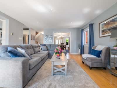 25 Meadowview Dr, Bradford, ON
