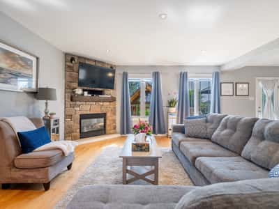 25 Meadowview Dr, Bradford, ON