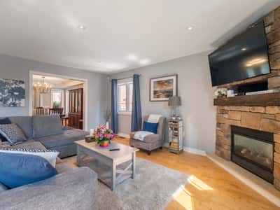 25 Meadowview Dr, Bradford, ON