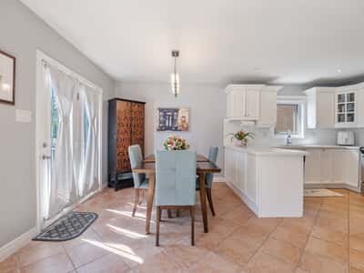 25 Meadowview Dr, Bradford, ON