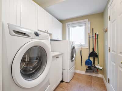 25 Meadowview Dr, Bradford, ON