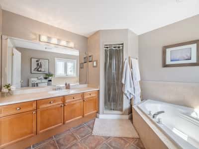 25 Meadowview Dr, Bradford, ON