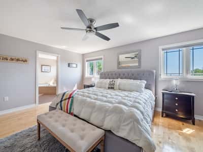 25 Meadowview Dr, Bradford, ON