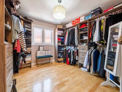 25 Meadowview Dr, Bradford, ON