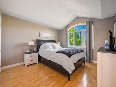 25 Meadowview Dr, Bradford, ON
