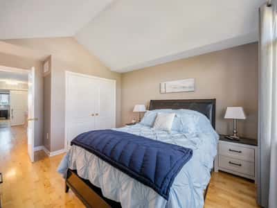 25 Meadowview Dr, Bradford, ON