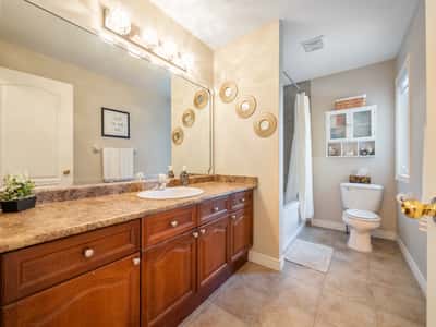 25 Meadowview Dr, Bradford, ON