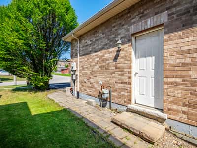 25 Meadowview Dr, Bradford, ON