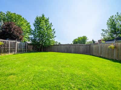 25 Meadowview Dr, Bradford, ON