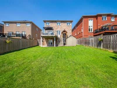25 Meadowview Dr, Bradford, ON